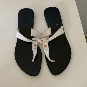 Anne Klein White Thong Flip Flops Sandals